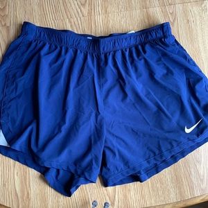 Women’s XL Nike 2 in 1 shorts
